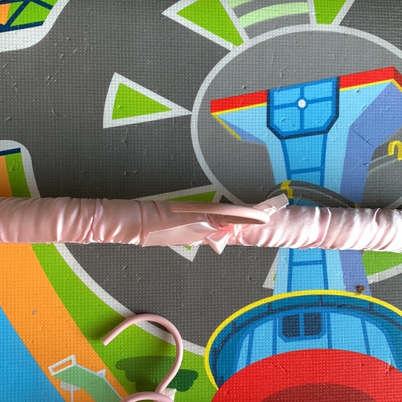 Lot of 10x Plush Pink & White Satin-Covered Plush Hangers for Delicate Garments - Picture 4 of 5